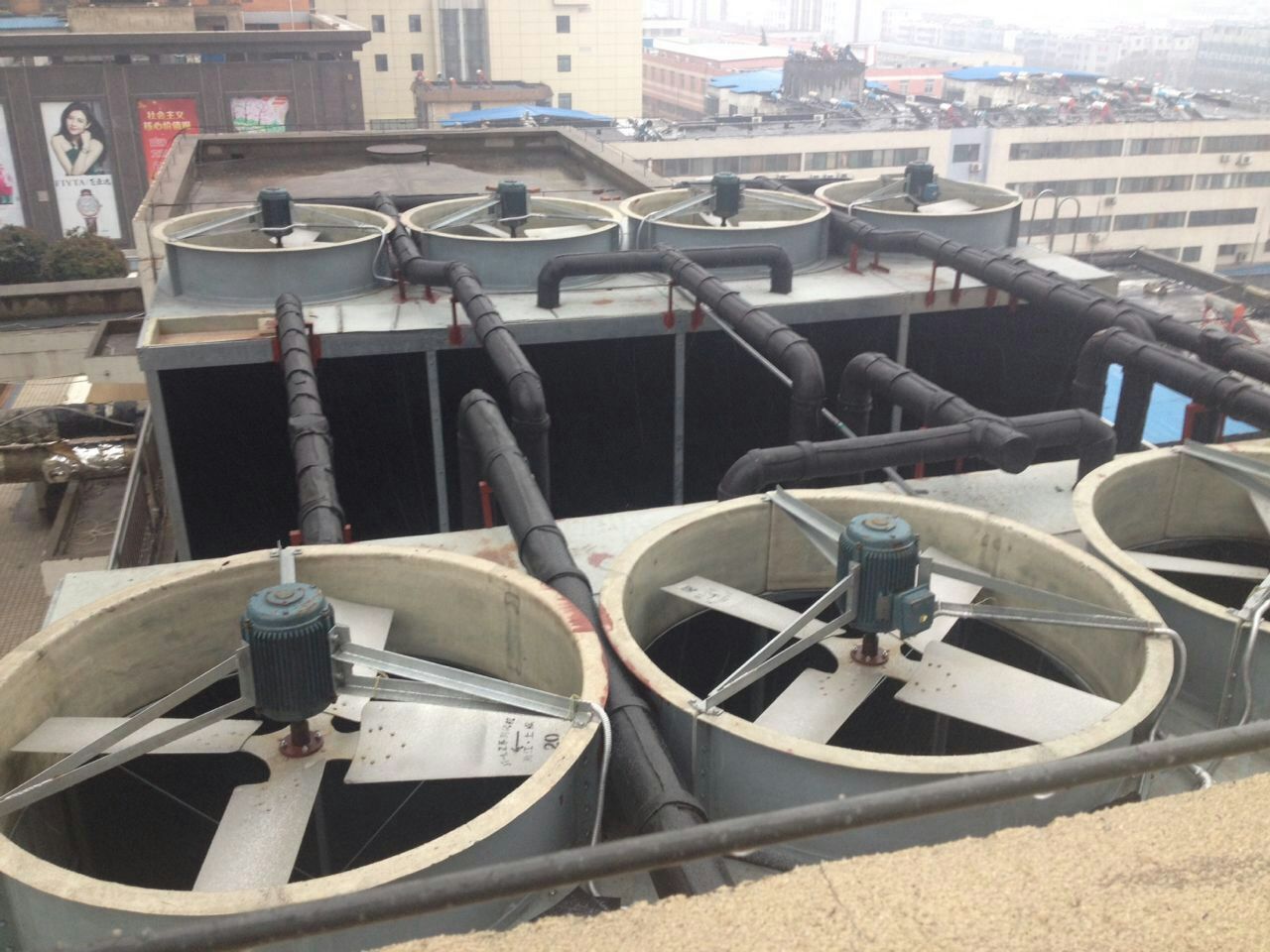 湖南長沙風(fēng)冷熱泵機(jī)組噪聲治理方案 湖南長沙風(fēng)冷熱泵機(jī)組噪聲治理方案